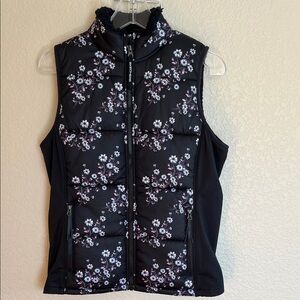 Skechers floral puffer vest, super soft teddy bear material inside